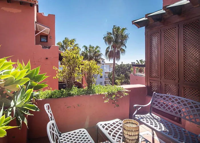 Luxury Beachside Penthouse With Terrace *