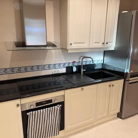 Luxury Beachside Penthouse With Terrace *