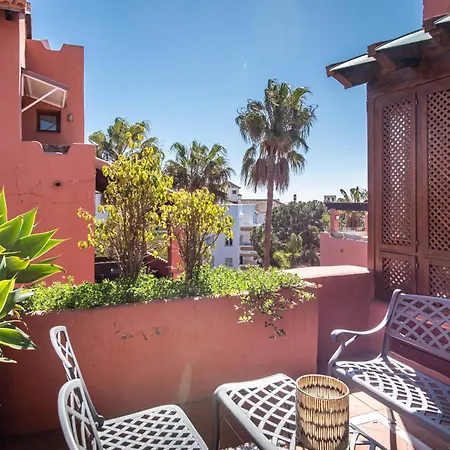 Luxury Beachside Penthouse With Terrace *