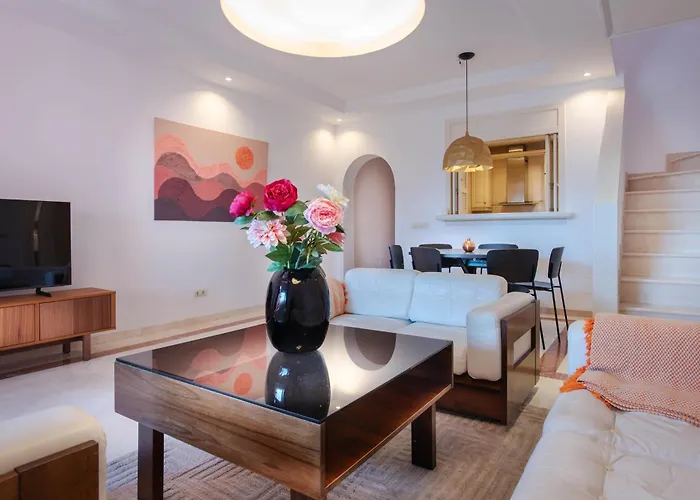 Daire Luxury Beachside Penthouse With Terrace