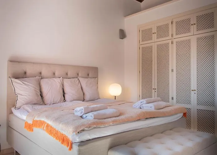 Daire Luxury Beachside Penthouse With Terrace Marbella