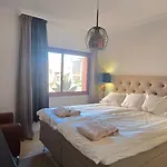 Luxury Beachside Penthouse With Terrace *